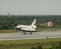 Shuttle Discovery landing