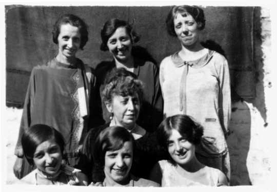 Grandmother Parker with Lucy, Dorothy, Pat, Hilda, Mary and Janet